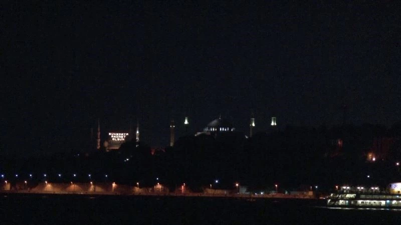 Aydınlığa kavuşan Ayasofya Üsküdar’dan görüntülendi
