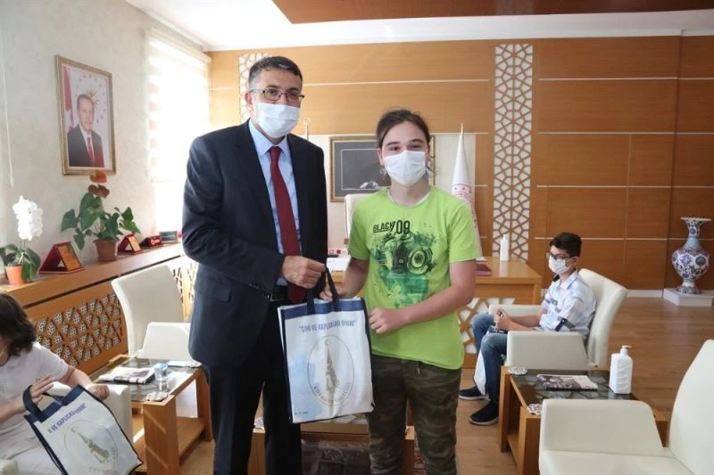 LGS birincilerini tebrik etti
