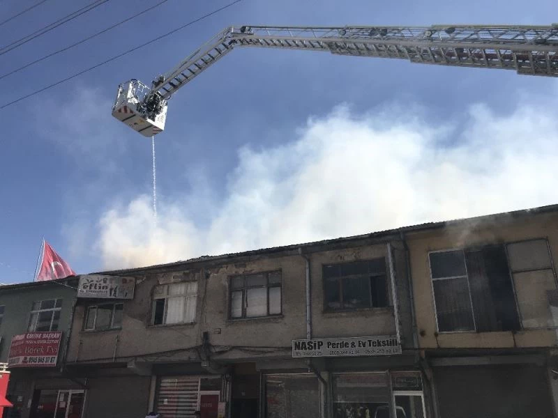 Konya’da tekstil atölyesinin çatısında yangın
