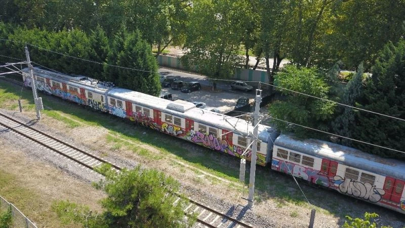Tarihi boş vagonlar grafiticilerin mekanı oldu
