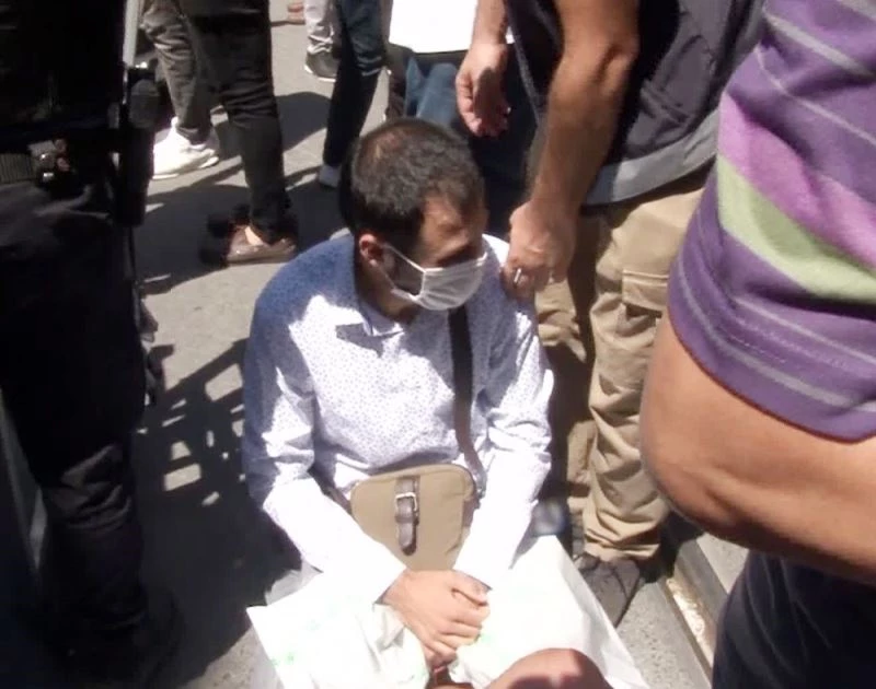 Ayasofya’ya giremedi, gözyaşlarına boğuldu
