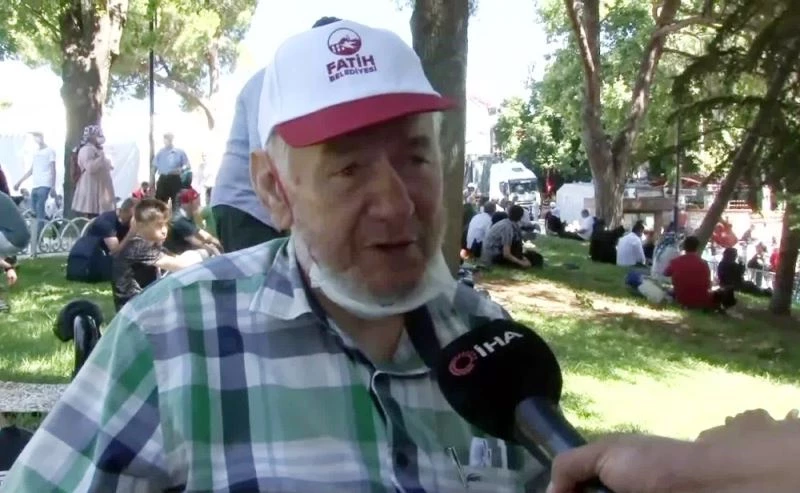 82 yaşında 736 kilometre yolu Ayasofya için geldi
