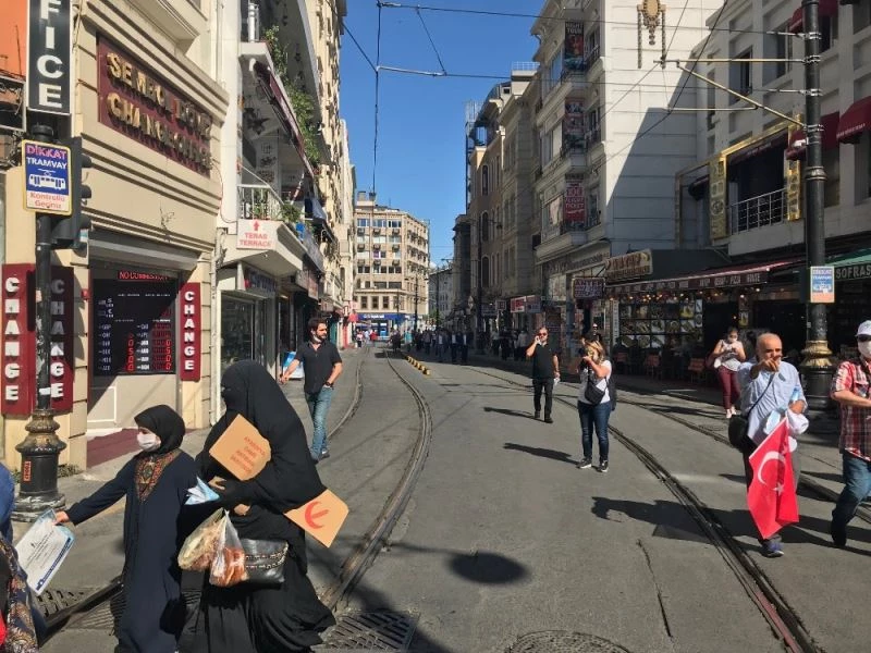 Vatandaşlar Sirkeci’den ilk namaz için Ayasofya Camii’ne akın etti

