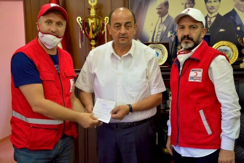 Başkan Demirtaş kurban bağışını Kızılay’a yaptı
