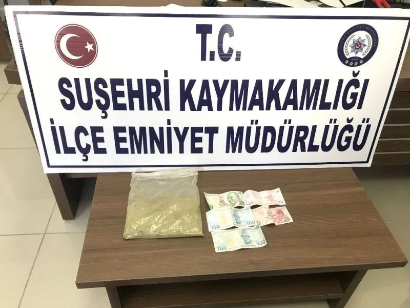 Sivas’ta 219 gram esrar ele geçirildi
