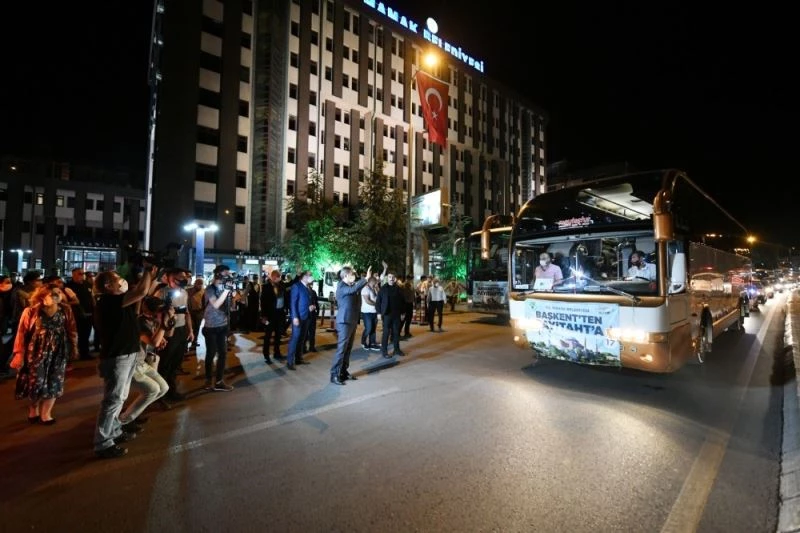 Mamak Belediyesi bin 453 Ankaralıyı Ayasofya Camii’ne uğurladı
