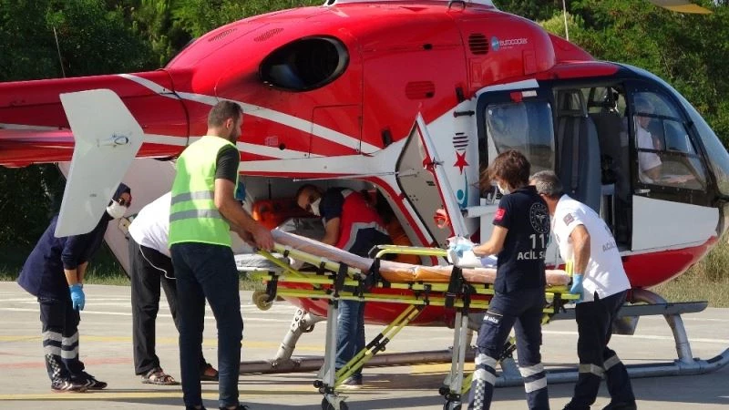 Sıcak kahveyle yanan çocuk ambulans helikopterle hastaneye sevk edildi
