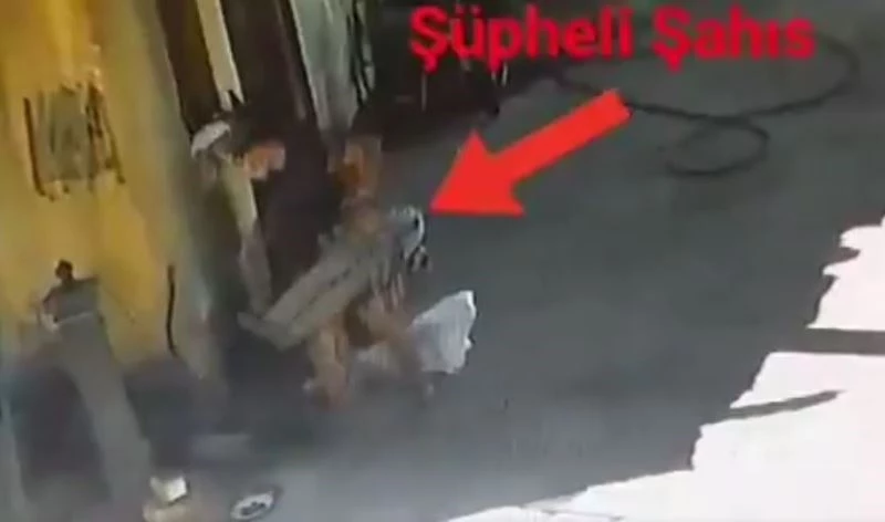 Tamir atölyesindeki hırsızlık anları güvenlik kamerasında
