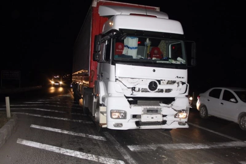 Trafik lambalarında zincirleme kaza: 2 yaralı
