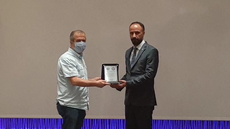 İHA’ya TGRT’ye pandemi sürecine gösterdikleri başarıdan dolayı ödül verildi
