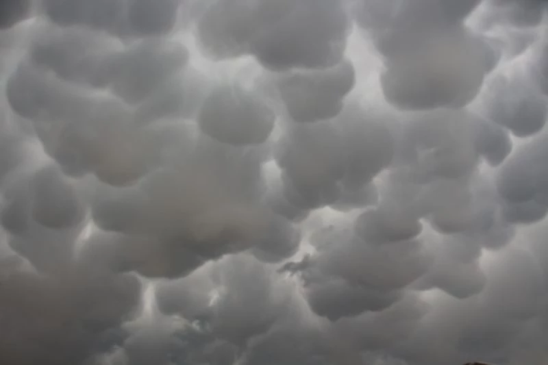 Oltu semalarında öbek öbek bulutlar oluştu

