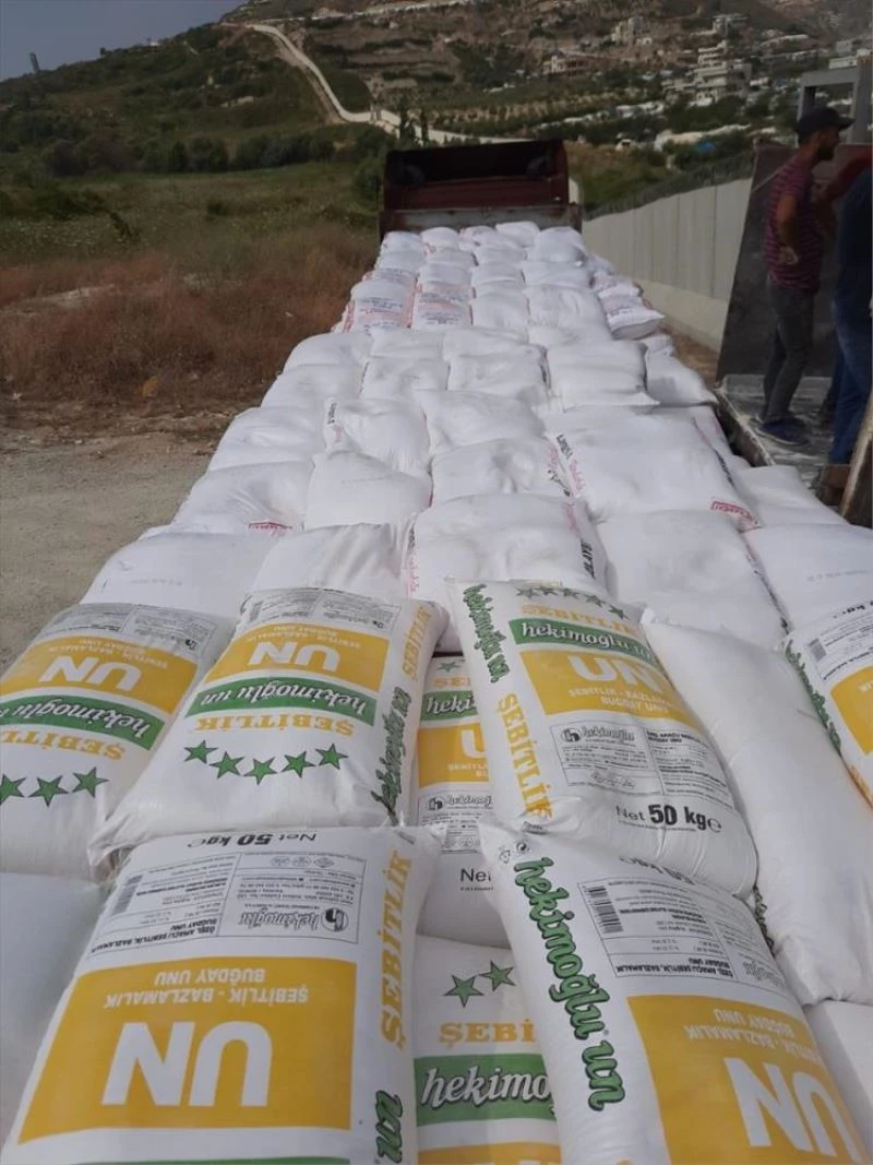 İdlib kırsalına 8 tır insani yardım