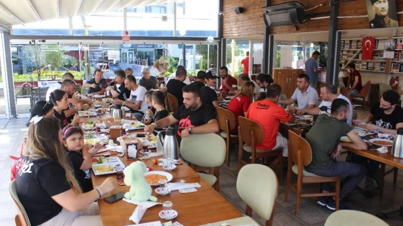 200 çocuğun yüzü bayramda gülecek
