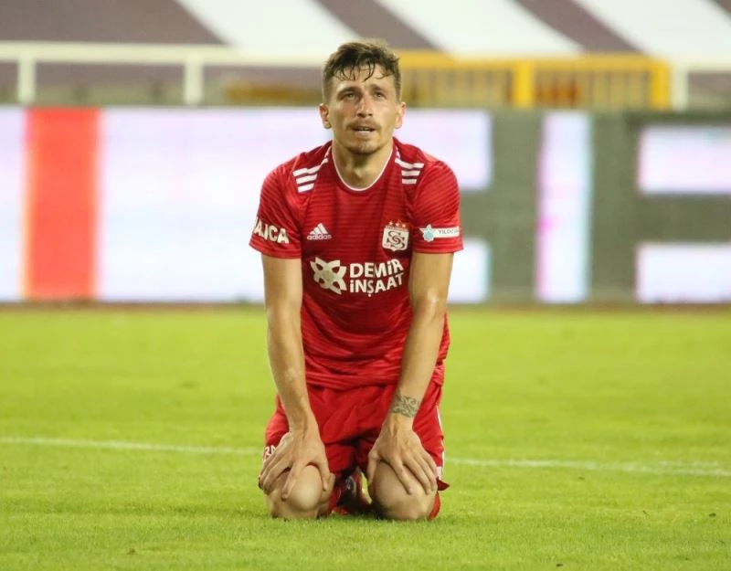 Mert Hakan Yandaş, Sivasspor’a veda etti!
