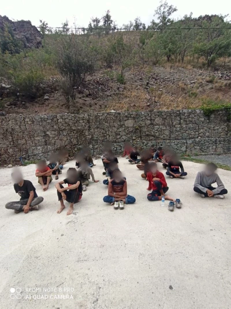 Yasadışı yollardan Türkiye’ye giriş yapan 34 yabancı uyruklu şahıs yakalandı
