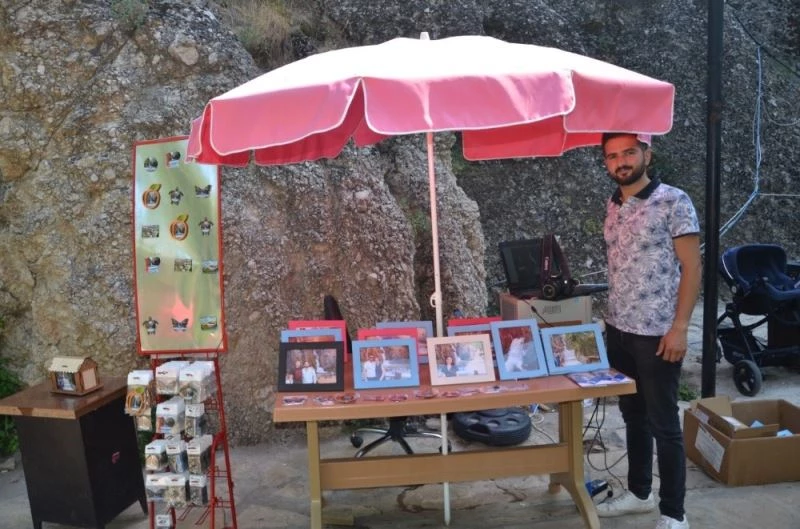 Günpınar Şelalesinin seyyar fotoğrafçısı dertli
