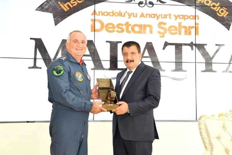 Komutan Kanbur’dan Başkan Gürkan’a veda ziyareti
