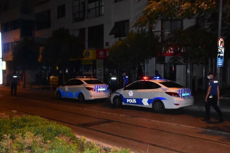 İzmir polisi fuhuşa geçit vermiyor
