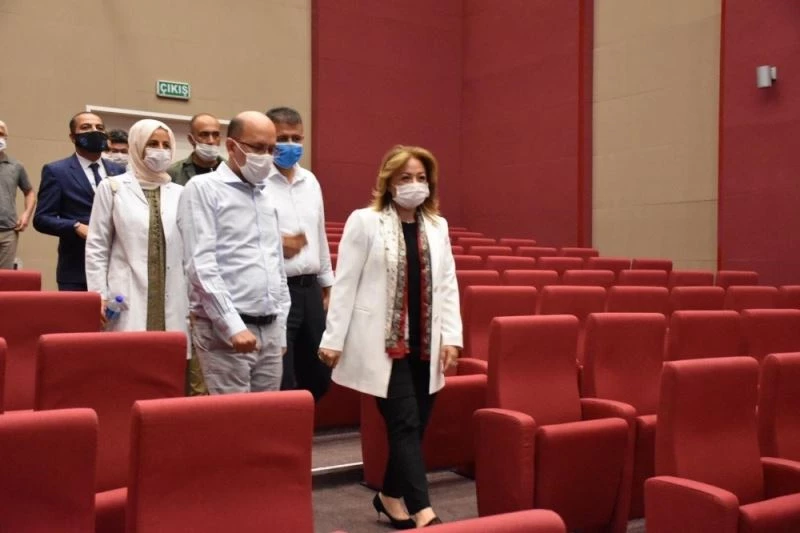 Rektör Karabulut, Eğitim ve Araştırma Hastanesini ziyaret etti
