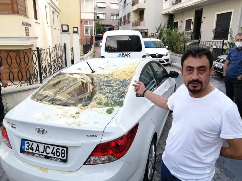 Şişli’de çürüyen ağaç böyle devrildi
