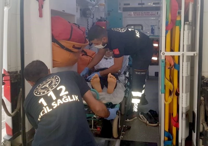 Gıda zehirlenmesi şüphesiyle hastaneye kaldırıldılar
