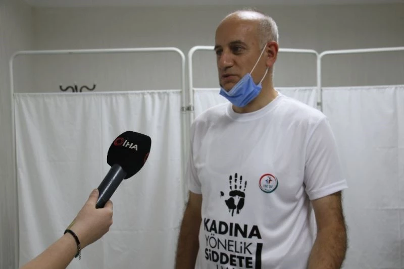 Sağlık çalışanlarından kadına şiddete tişörtlü tepki
