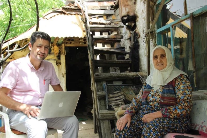 Yardımsever mahalle muhtarı gönüllere dokunuyor