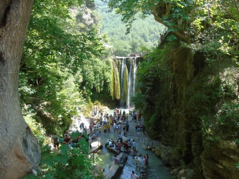 Sabun Çayı ve Şelalesine girişler yasaklandı
