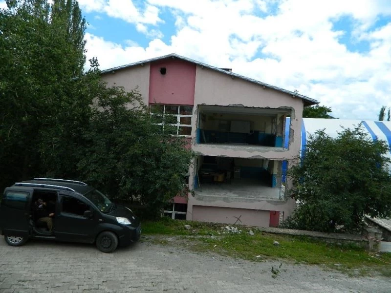 Posof Lisesi’nde onarımlar devam ediyor
