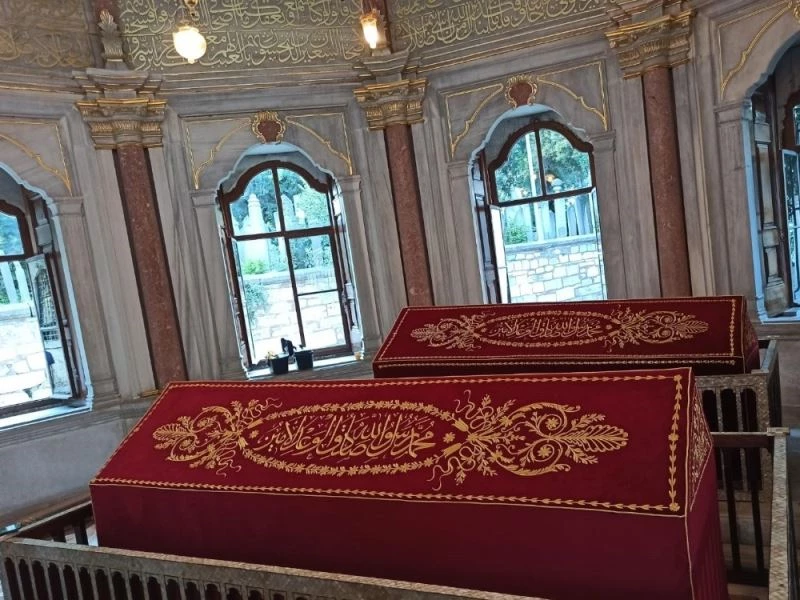 Sanduka örtüsü puşideler koruma altında
