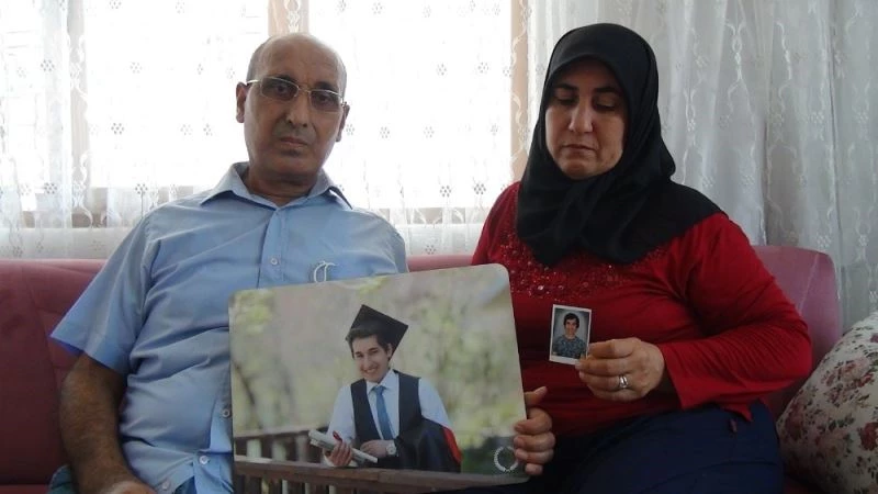 Kaybolan oğullarını gözyaşları içerisinde bekliyorlar
