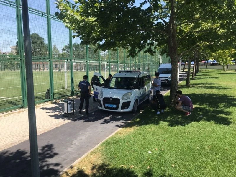Arkadaşıyla şakalaşan genç boynundan ve göğsünden vuruldu
