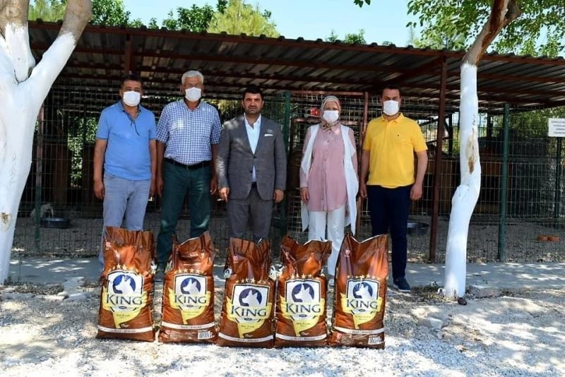 Ceyhan’da hayvan barınağına mama desteği
