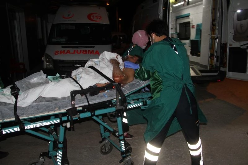 Boğazında kesi yarasıyla hastaneye geldi
