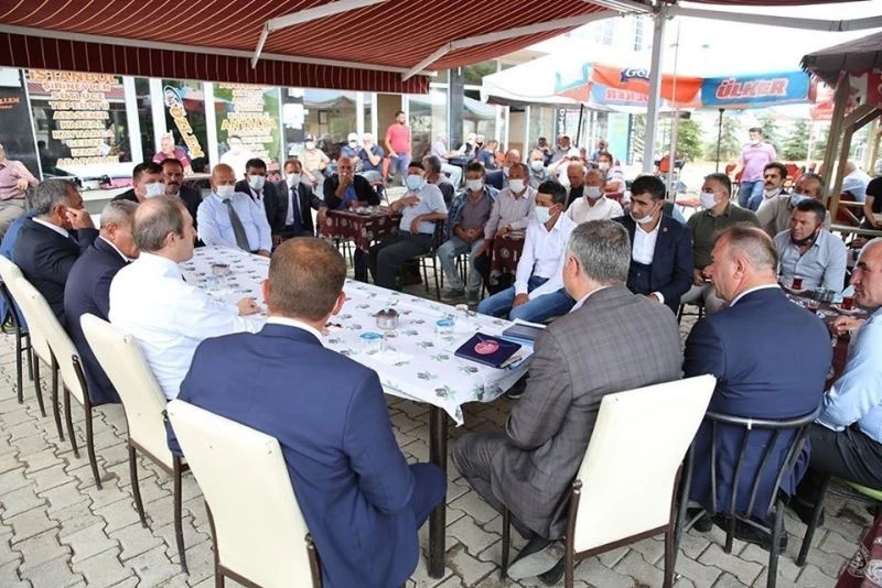 Vali Cüneyt Epcim Gökçedere Beldesinde vatandaşlarla bir araya geldi
