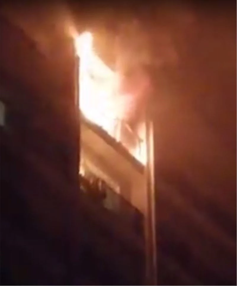 Esenyurt’ta bir aparmanın dokuzuncu atında çıkan yangın paniğe neden oldu
