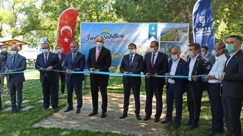 Bakan Ersoy, 19 milyon TL’ye düzenlenen İznik sahil şeridinin açılışını gerçekleştirdi
