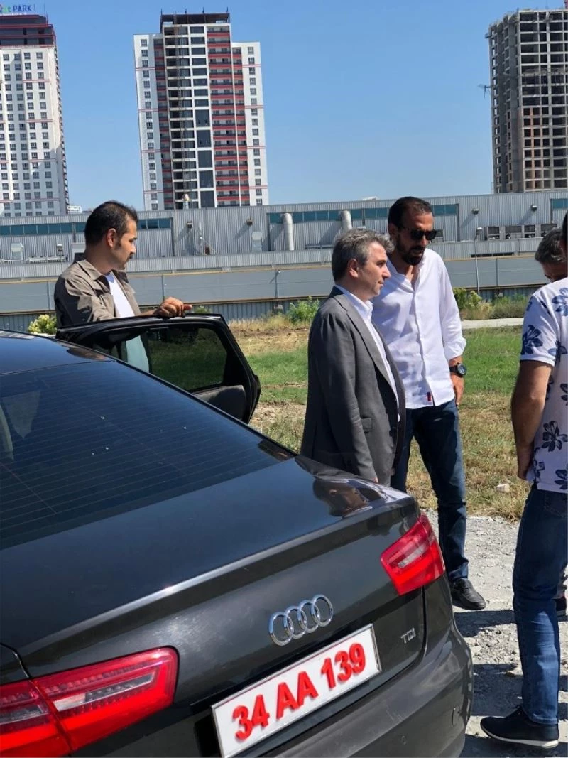 Esenyurt Kaymakamı Karagül, kurban kesim alanını denetledi
