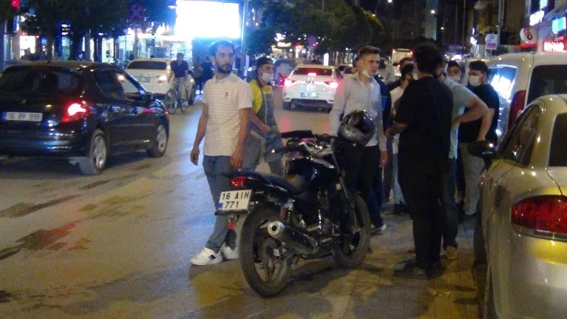 Motosiklet çarpan kadının inadı...Hastaneye gitmek için kimse ikna edemedi
