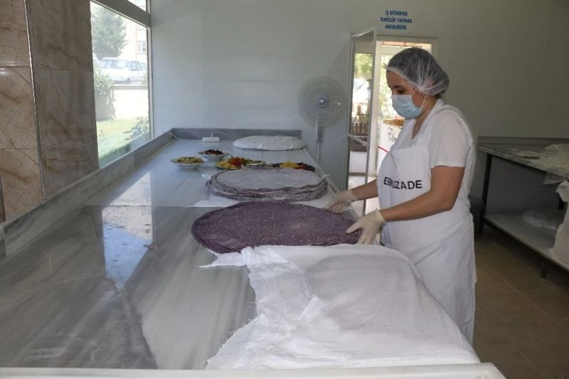 Bu da ‘mor yufka’
