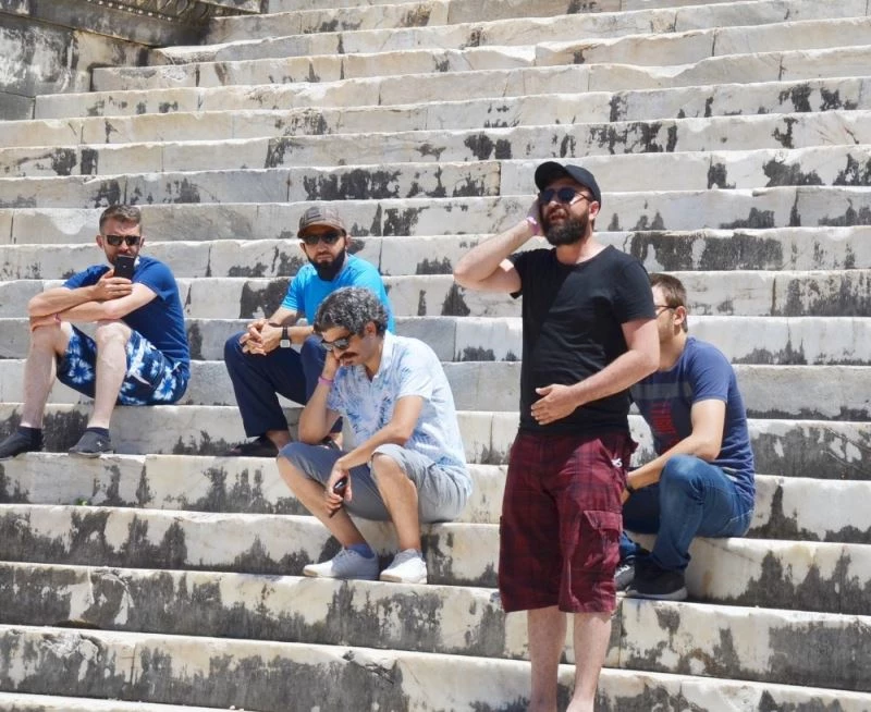 Tarihi tapınakta ezan okundu
