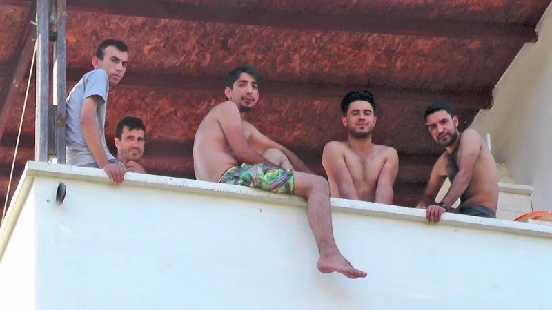 Lojman karantinaya alındı, mahalleli tedirgin
