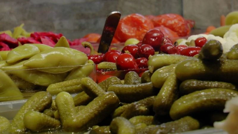 Kurban etinin yanında vazgeçirmez lezzet, turşu
