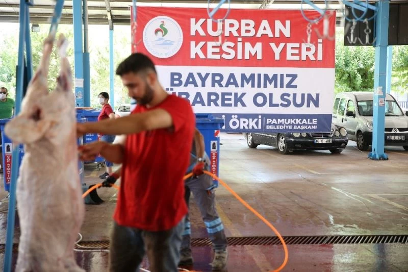 Vatandaşların kurbanları sağlıklı ve hijyenik ortamlarda kesildi
