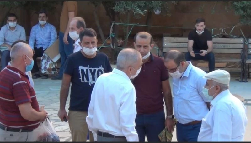 Mardin’de bayram namazı kılındı, cemaat tokalaşmadan dağıldı
