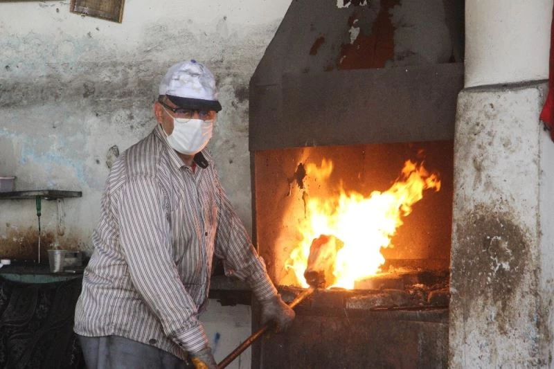 Kurban kelleleri 25 TL’den ütülüyor
