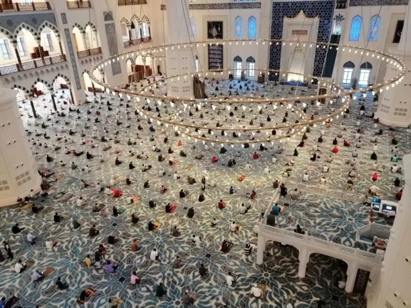 Cumhuriyet tarihinin en büyük camisinde bayram namazı coşkusu yaşandı
