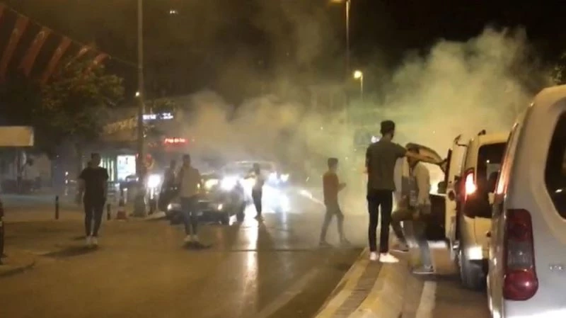 (Özel) Asker uğurlamasında konvoy yapan gençler ceza kesilmemesi için polise yalvardı
