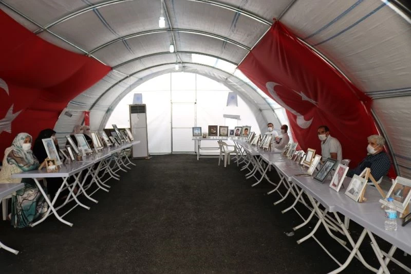 HDP önündeki ailelerin evlat nöbeti 306’ncı gününde
