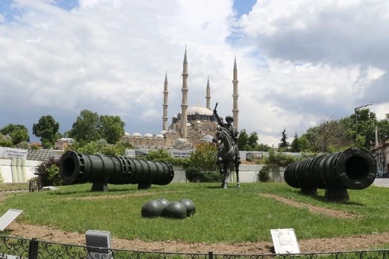Müslümanların Selimiye’de cemaatle namaz coşkusu
